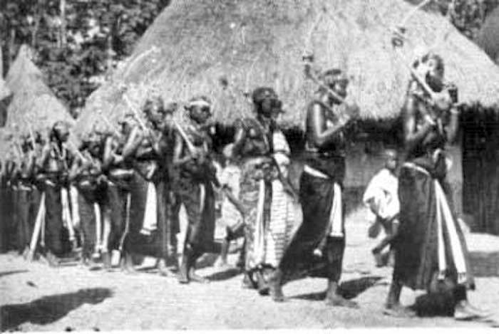 Danse aux sistres des filles excis&eacute;es